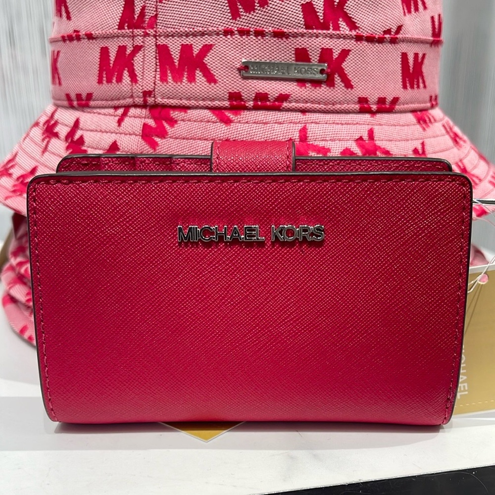 MICHAEL KORS Medium Saffiano Leather Bifold ZP CN Wallet
COLOR DK RASPBERRY
NWT - Picture 6 of 16